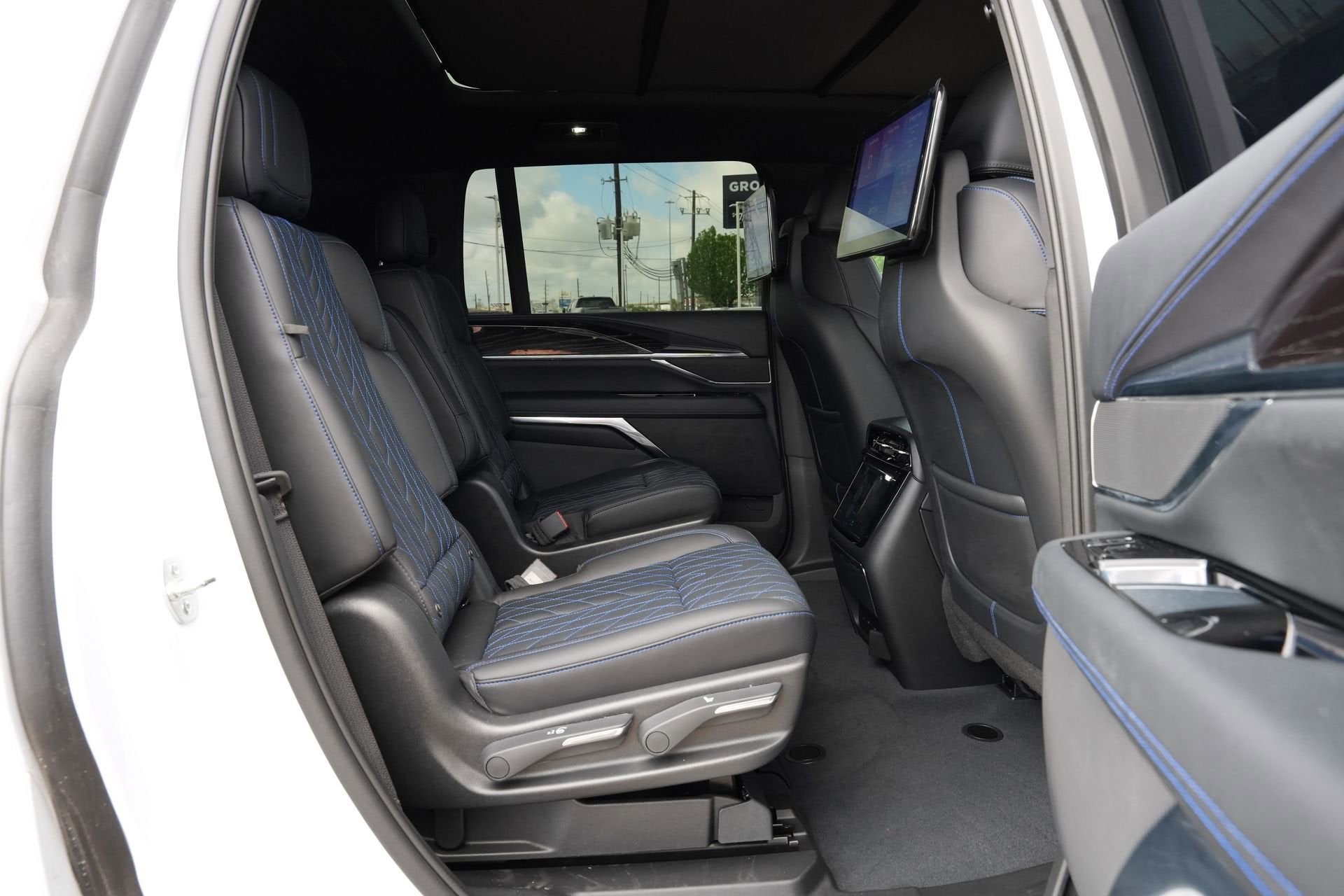 2026 Cadillac ESCALADE IQL Sport