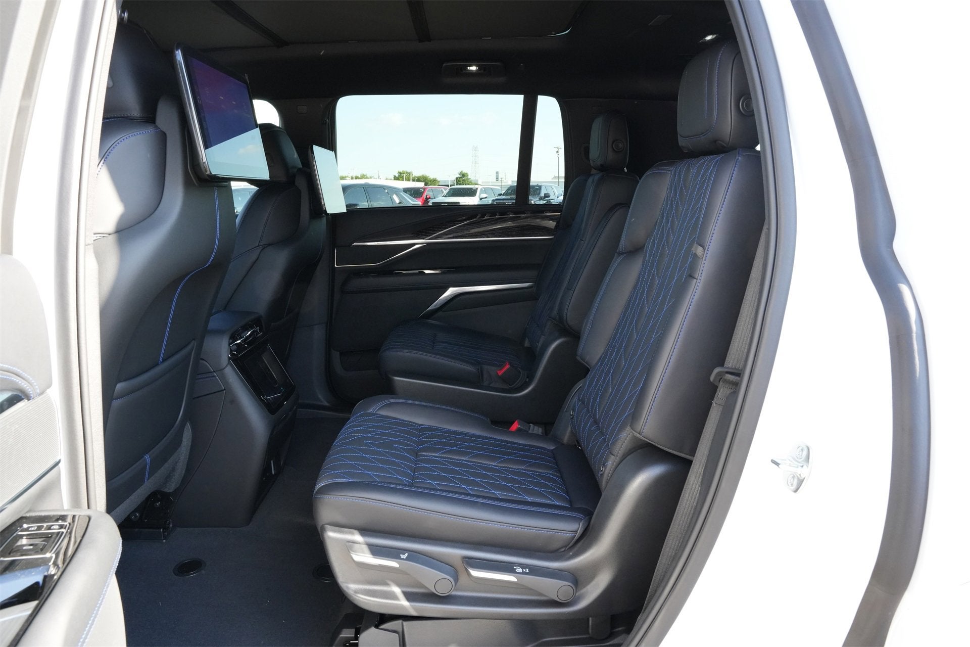 2026 Cadillac ESCALADE IQL Sport