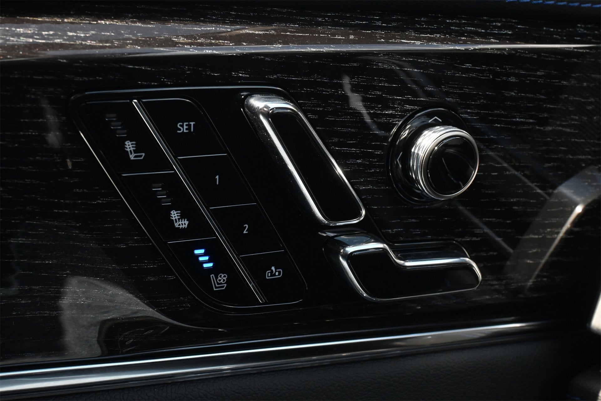 2025 Cadillac ESCALADE IQ Luxury 1