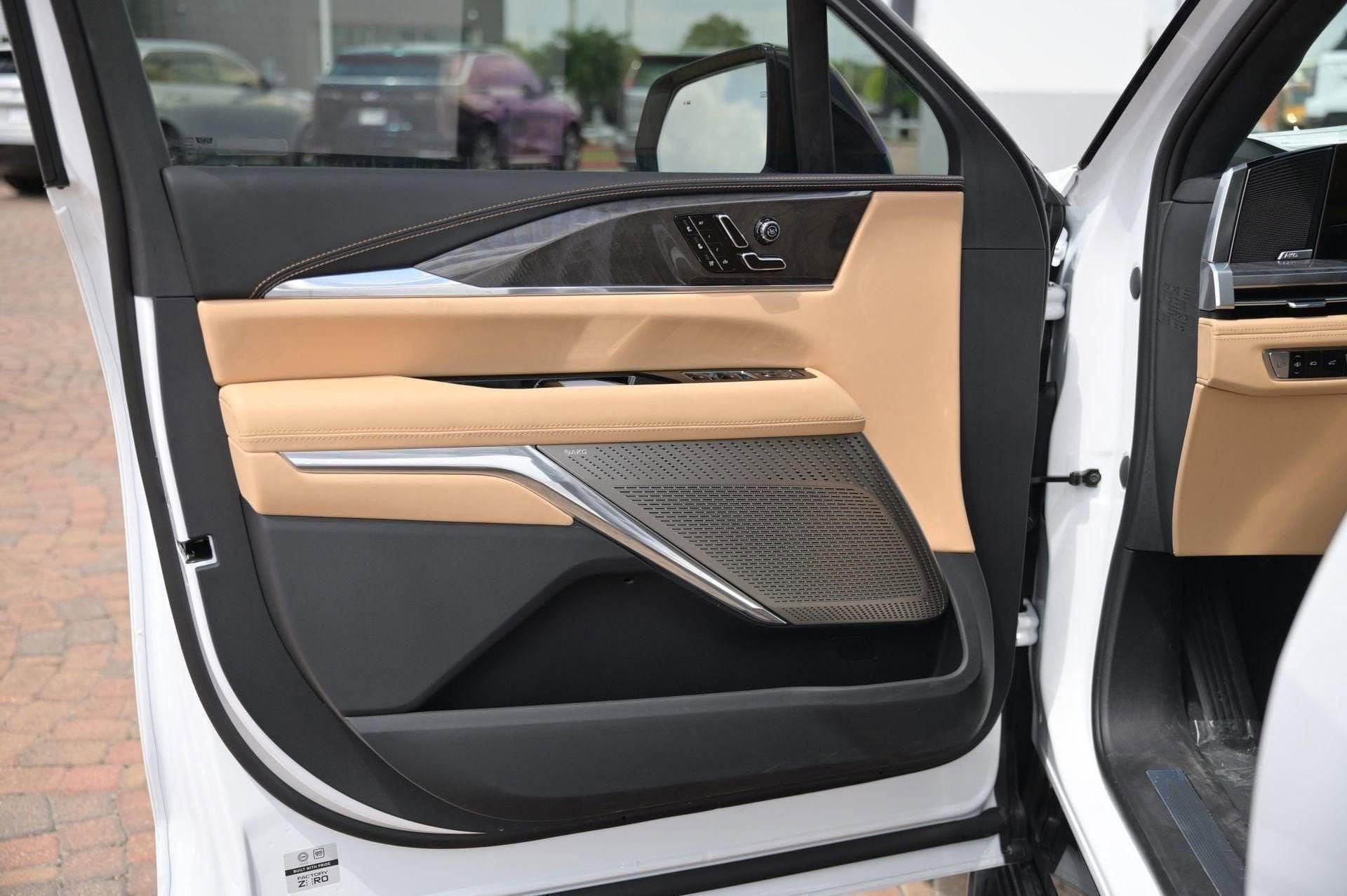 2025 Cadillac ESCALADE IQ Luxury 2