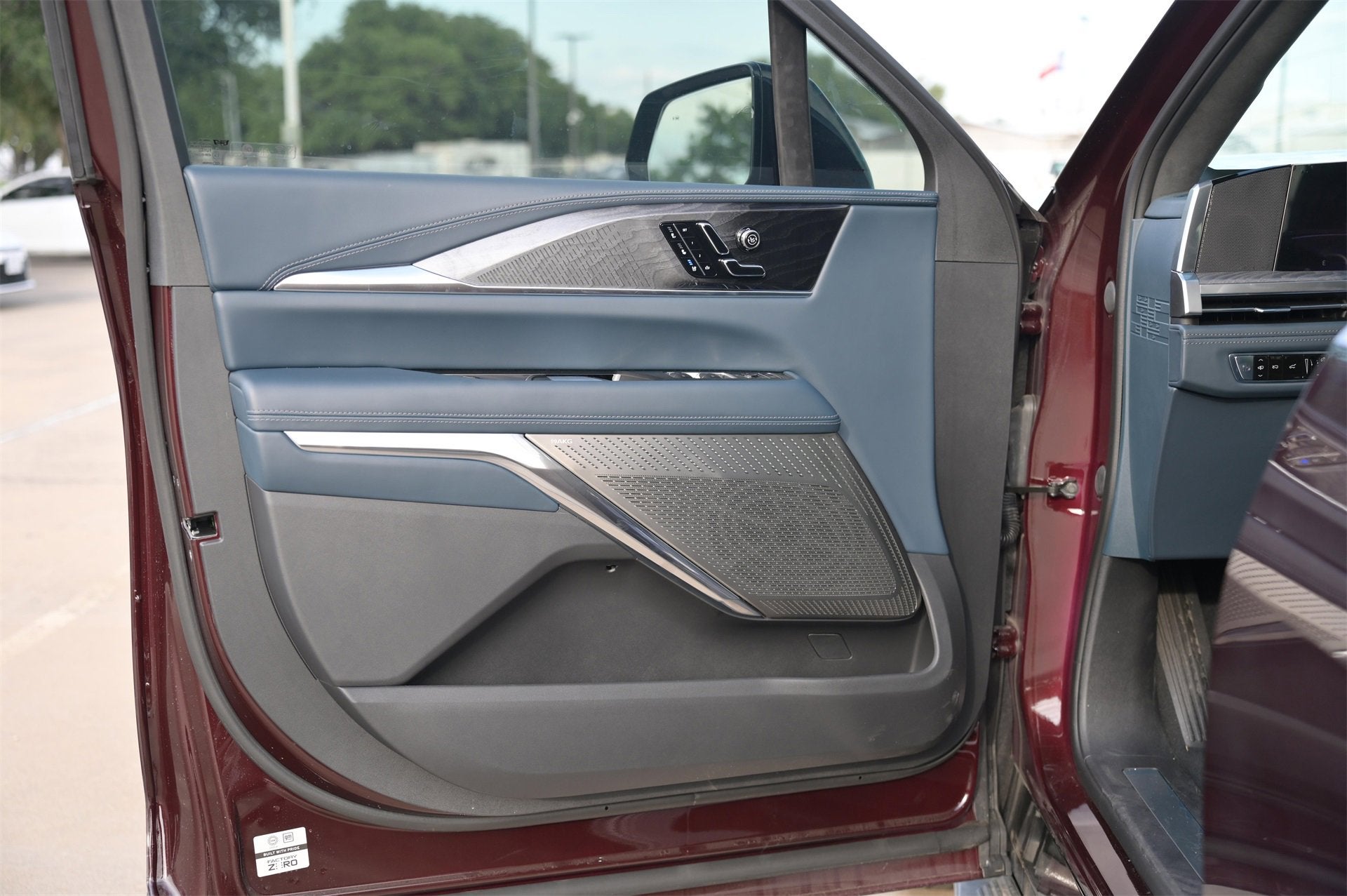 2025 Cadillac ESCALADE IQ Luxury 2