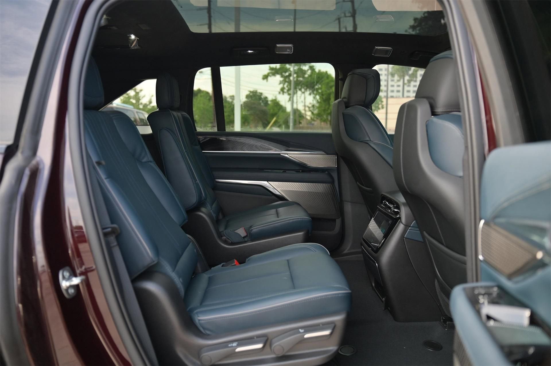 2025 Cadillac ESCALADE IQ Luxury 2