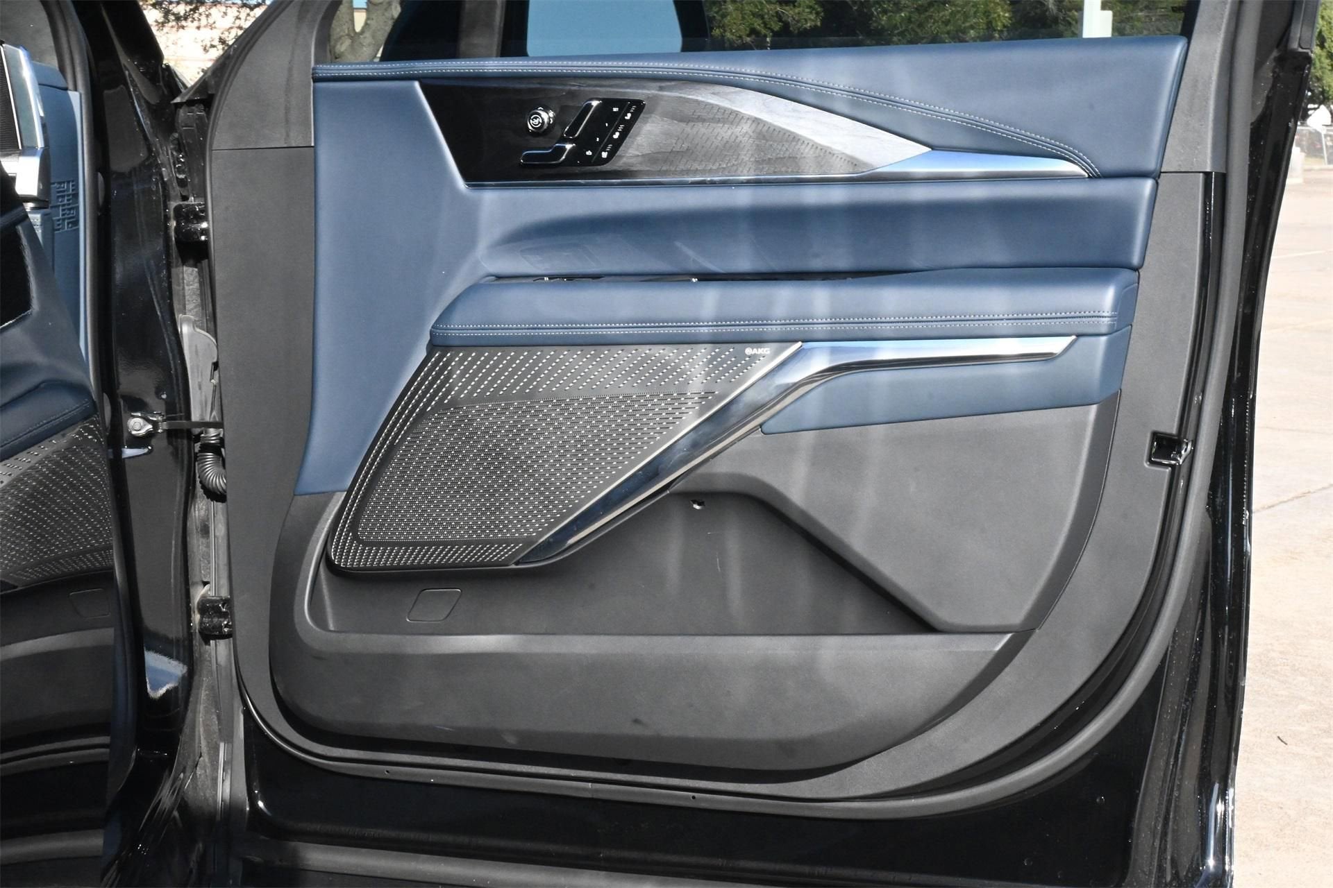 2025 Cadillac ESCALADE IQ Luxury 2