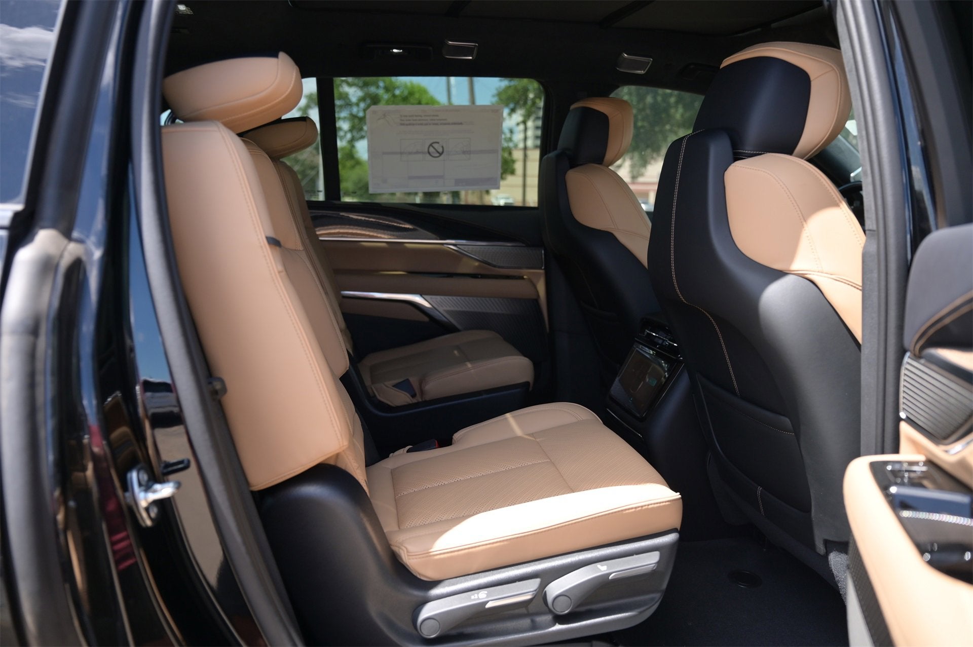 2025 Cadillac ESCALADE IQ Luxury 2