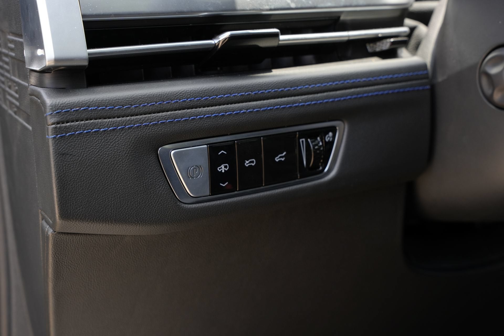2026 Cadillac ESCALADE IQ Sport