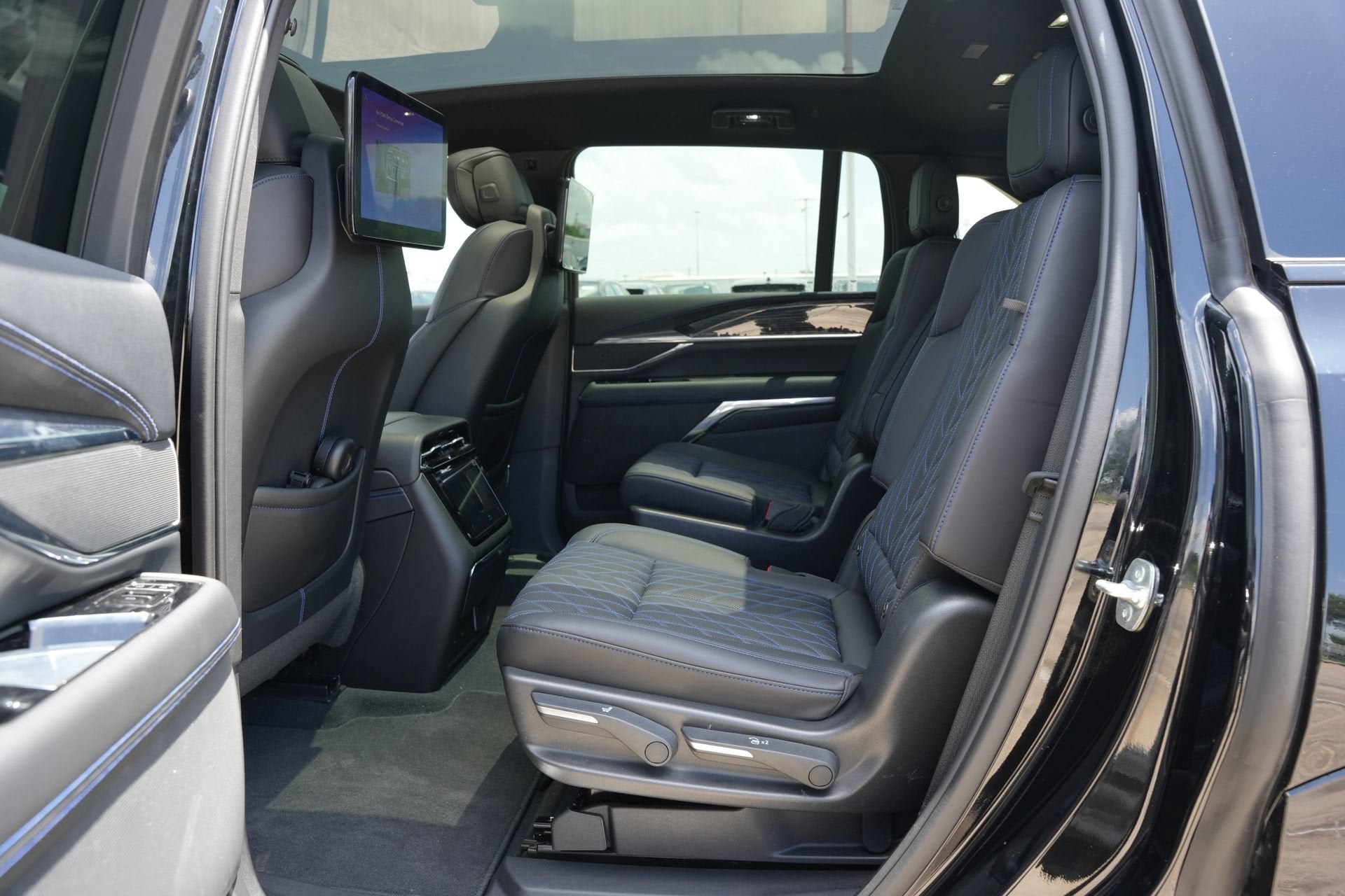 2026 Cadillac ESCALADE IQ Sport