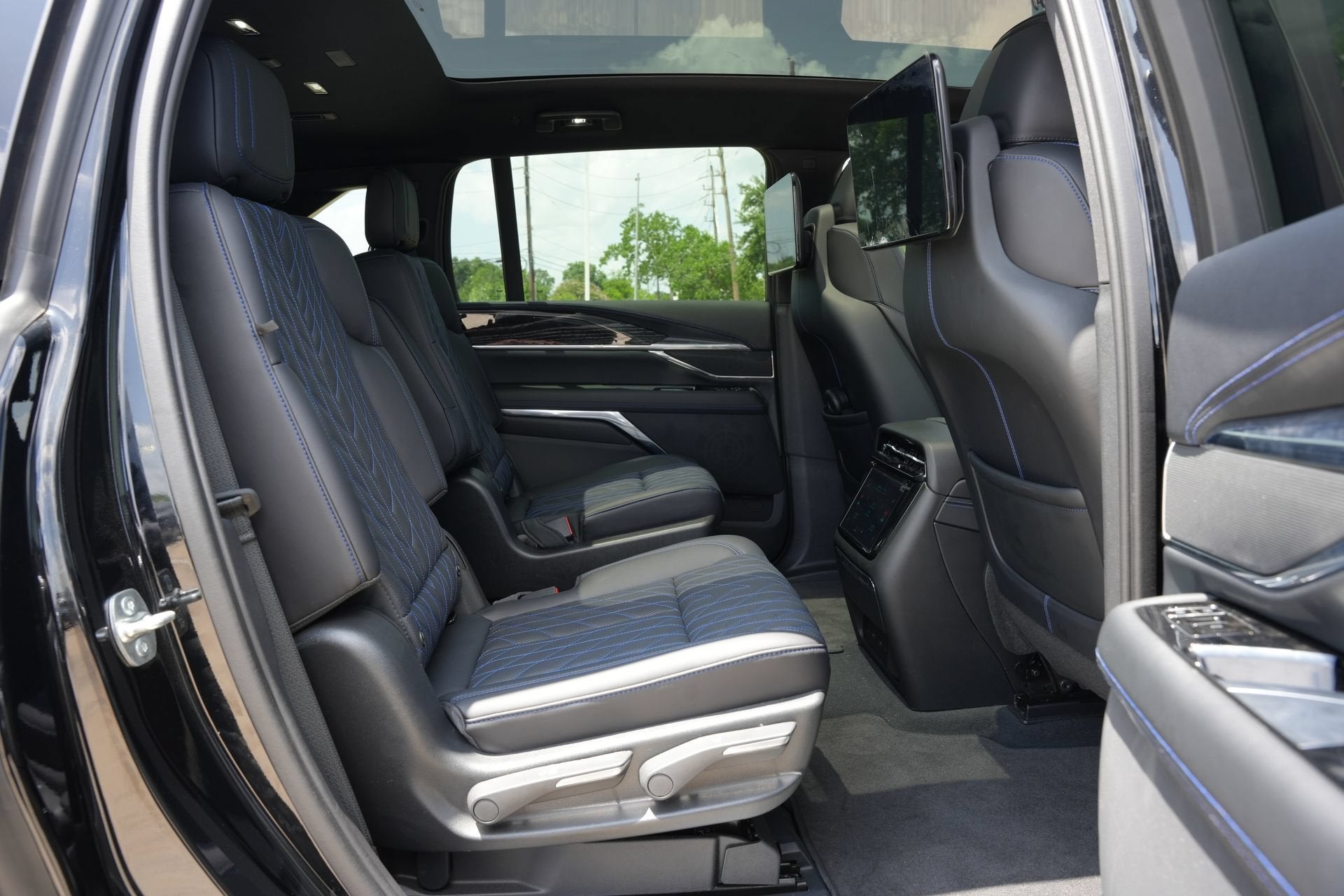 2026 Cadillac ESCALADE IQ Sport