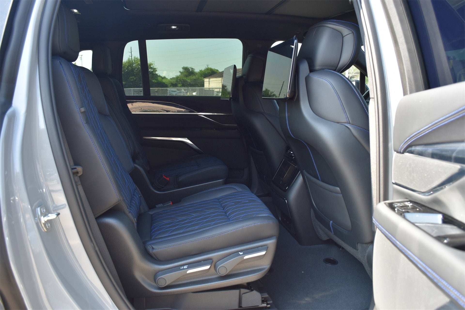 2026 Cadillac ESCALADE IQ Sport