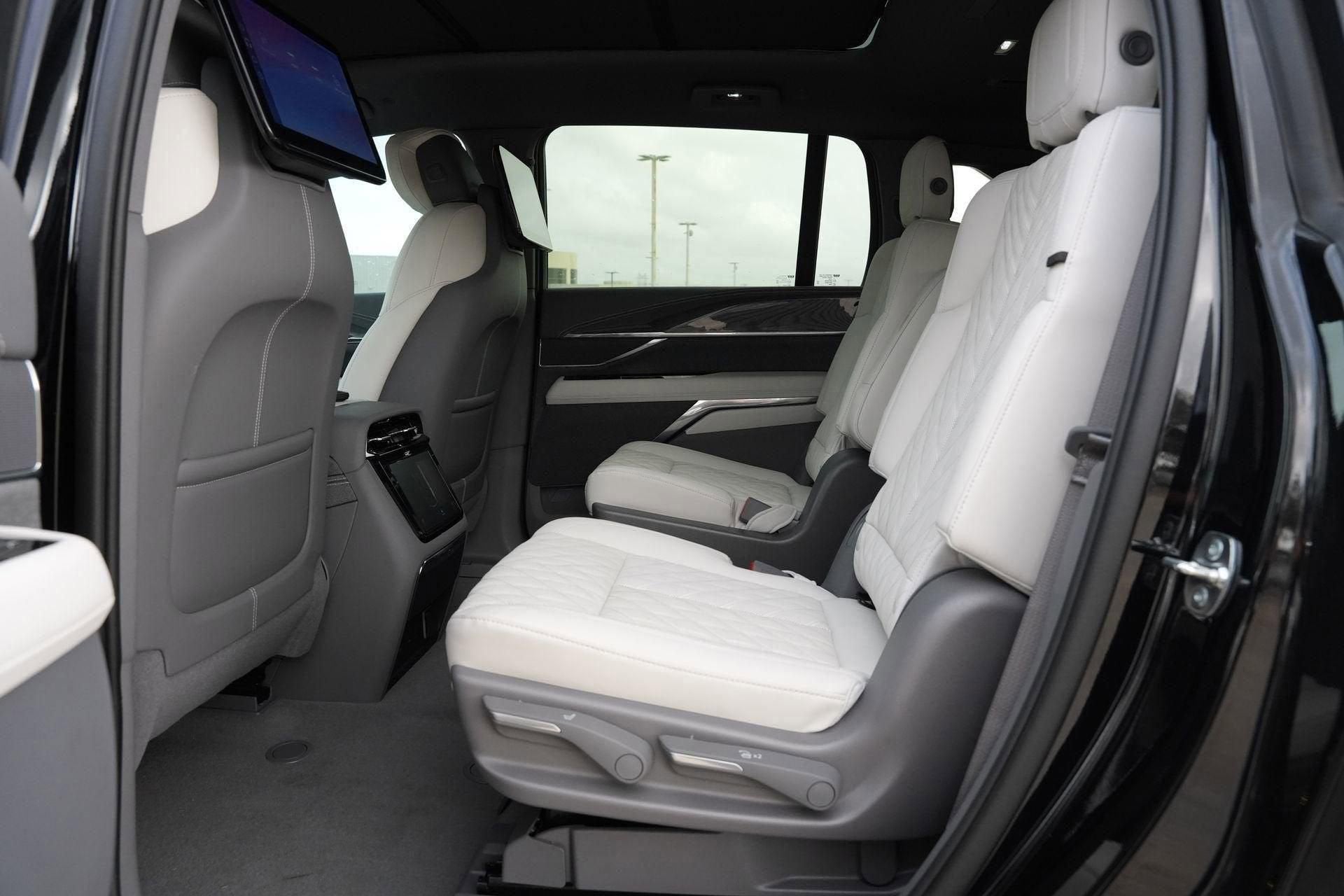 2025 Cadillac ESCALADE IQ Sport 1