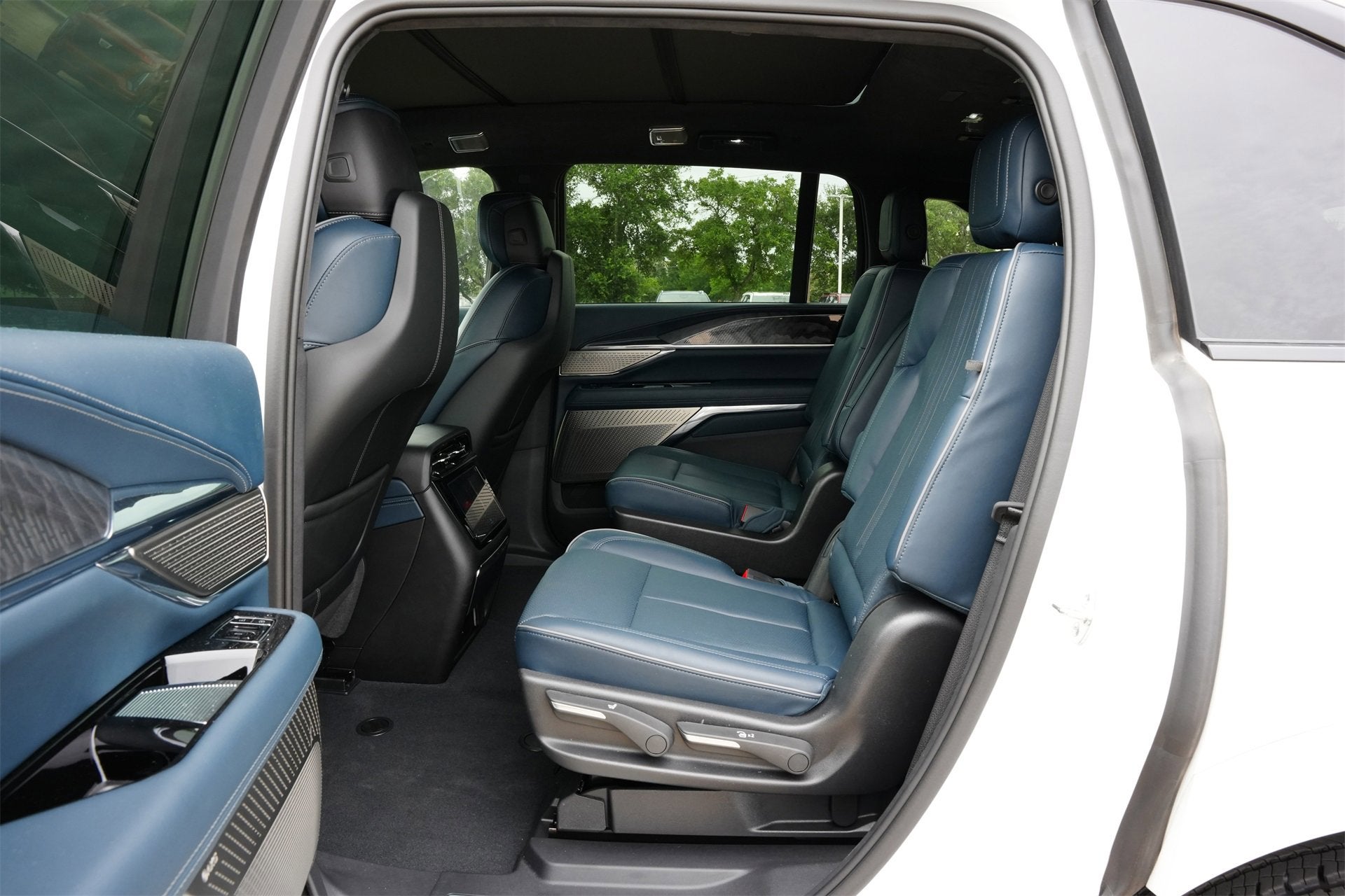 2025 Cadillac ESCALADE IQ Sport 2