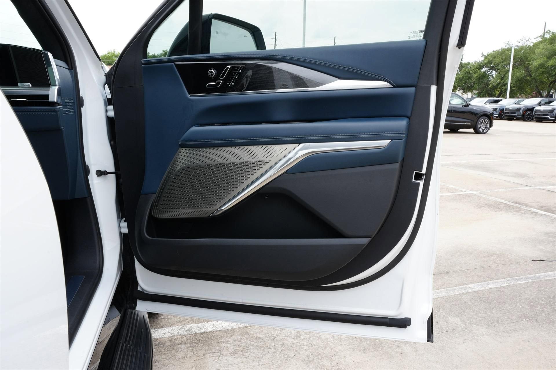 2025 Cadillac ESCALADE IQ Sport 2