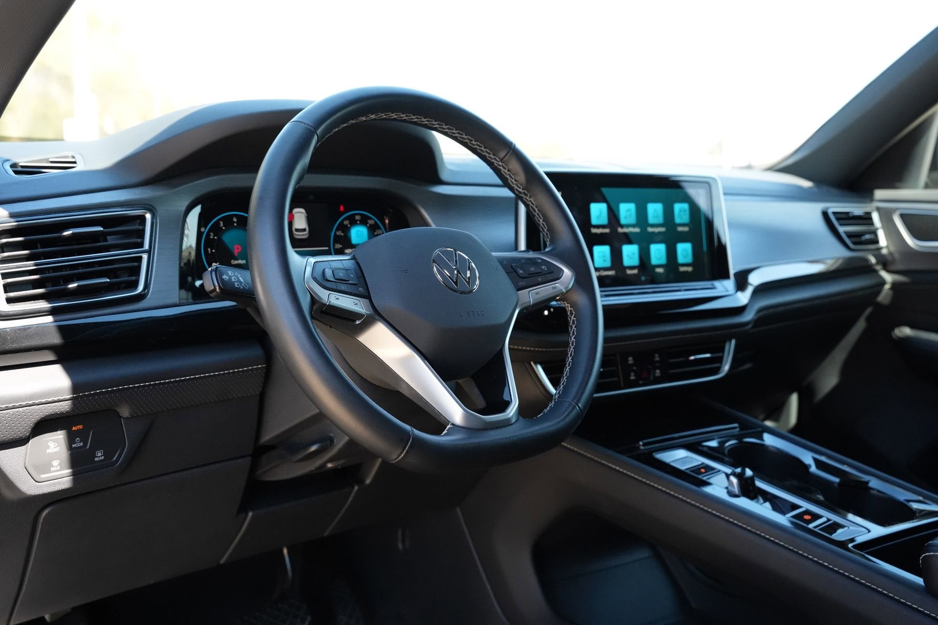 2025 Volkswagen Atlas Cross Sport 2.0T SE w/Technology