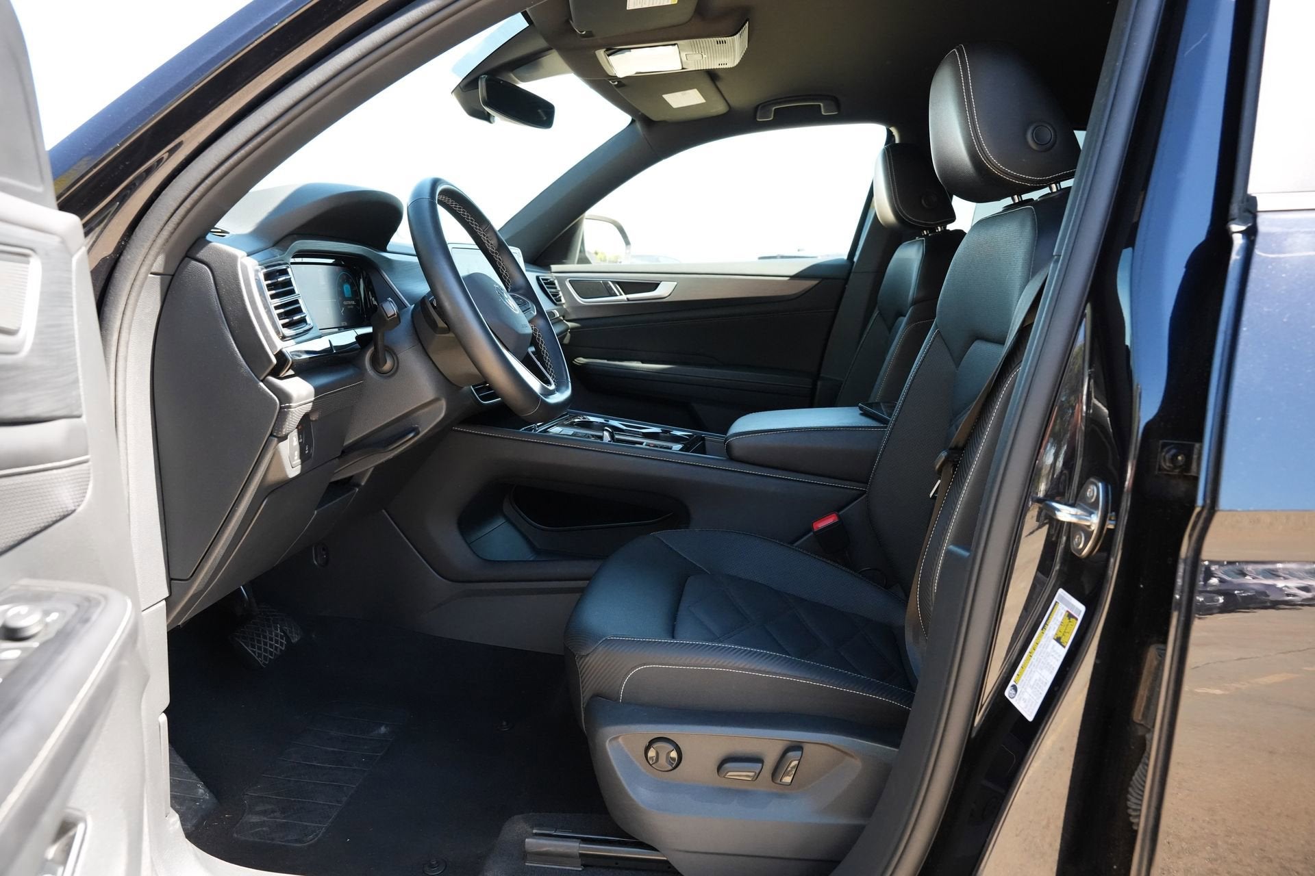 2025 Volkswagen Atlas Cross Sport 2.0T SE w/Technology