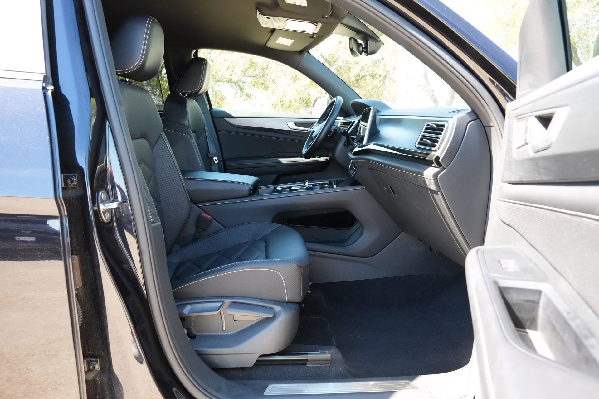 2025 Volkswagen Atlas Cross Sport 2.0T SE w/Technology