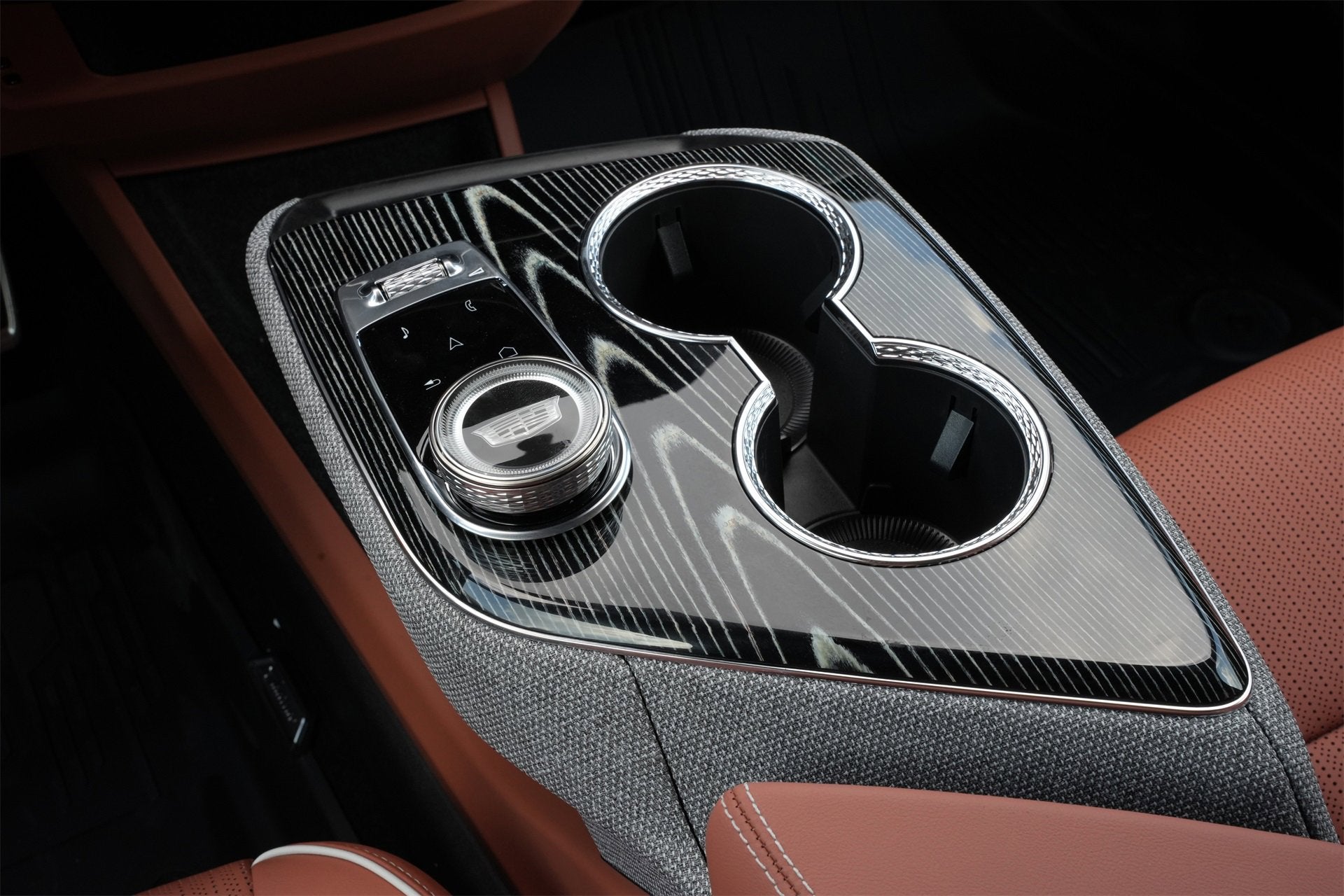 2025 Cadillac OPTIQ Luxury 2