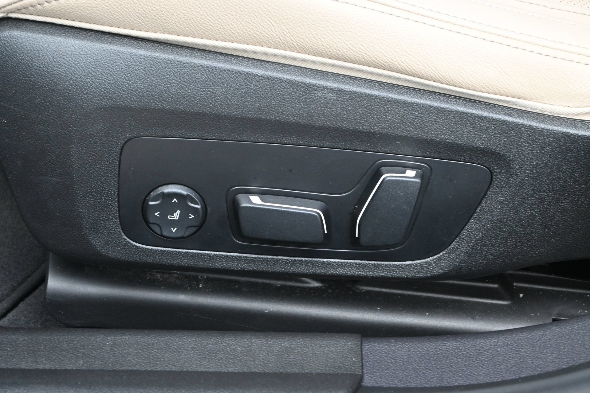 2024 BMW 3 Series 330i