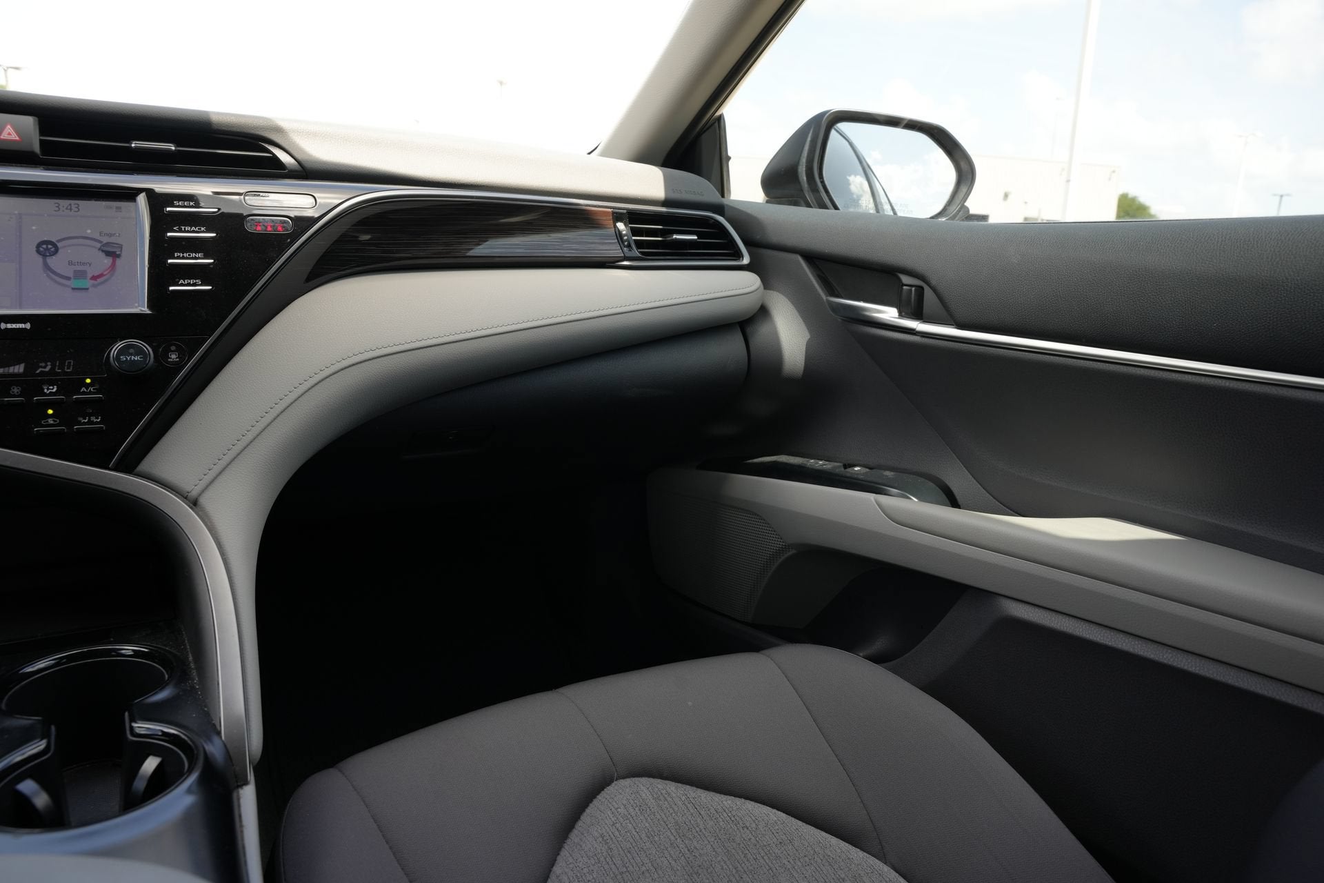 2020 Toyota Camry Hybrid LE