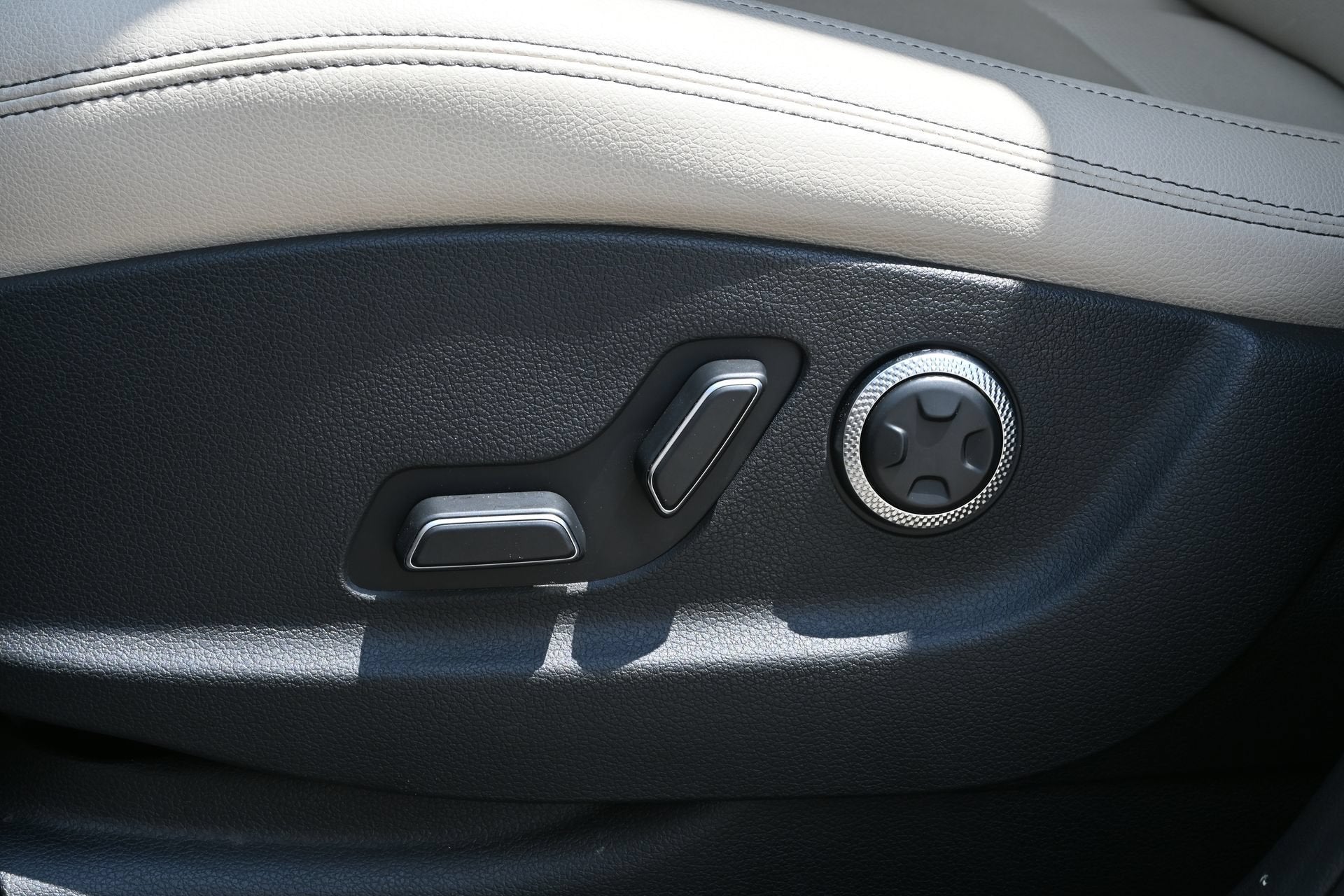 2024 Genesis GV70 2.5T