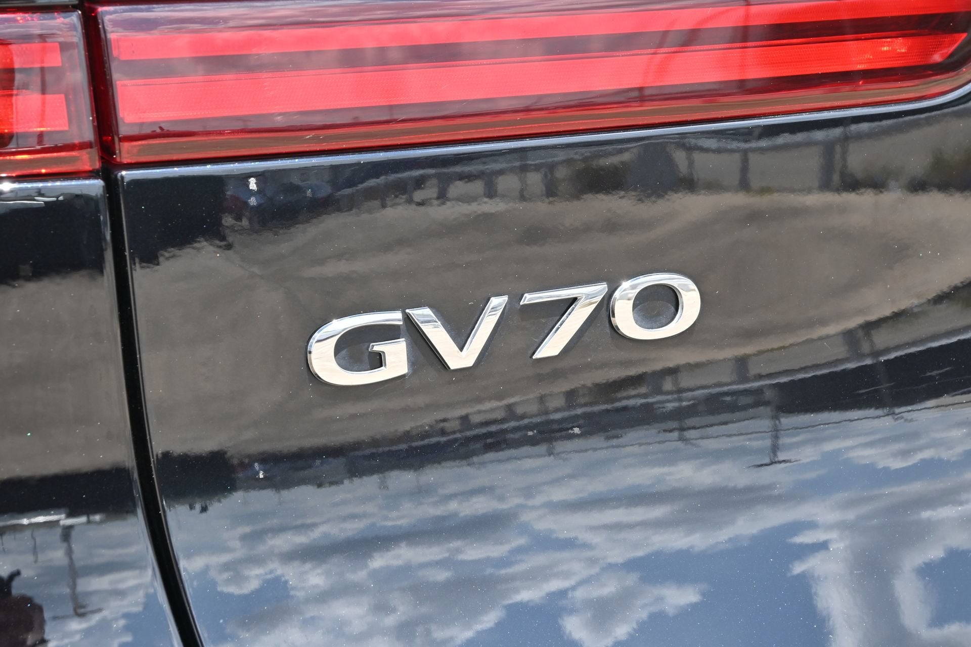2024 Genesis GV70 2.5T