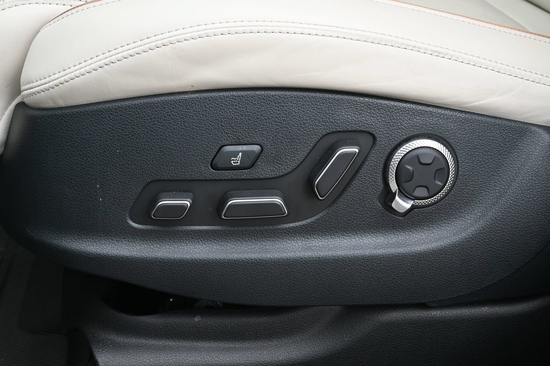 2023 Genesis Electrified GV70 Advanced