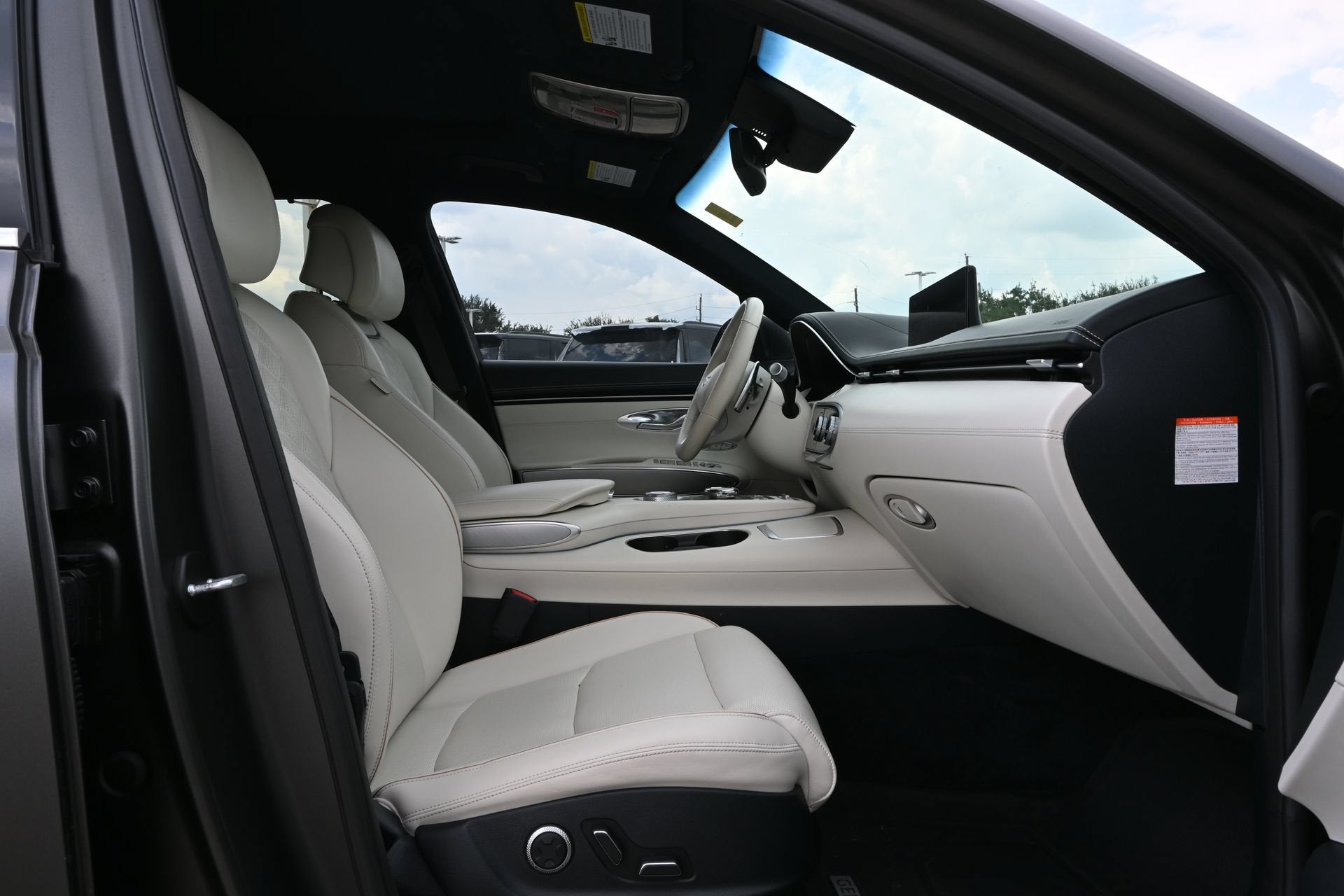 2023 Genesis Electrified GV70 Advanced