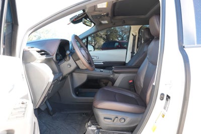 2024 Toyota Sienna Platinum