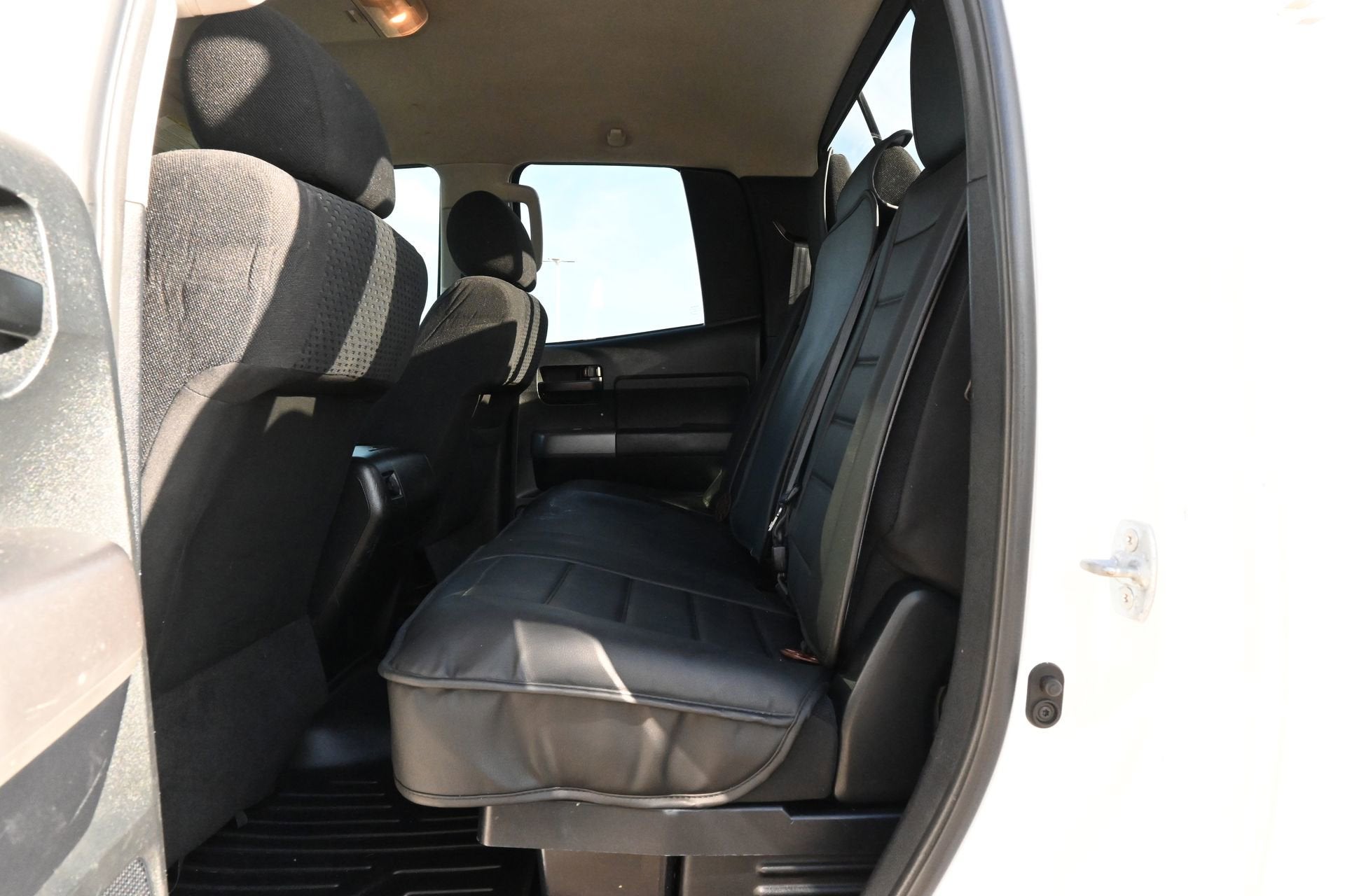 2011 Toyota Tundra 4WD Truck GRADE