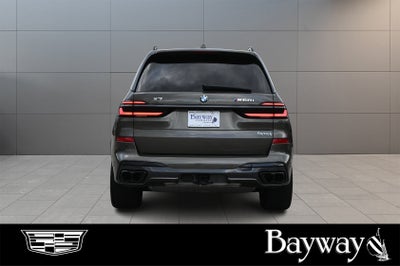 2025 BMW X7 M60i