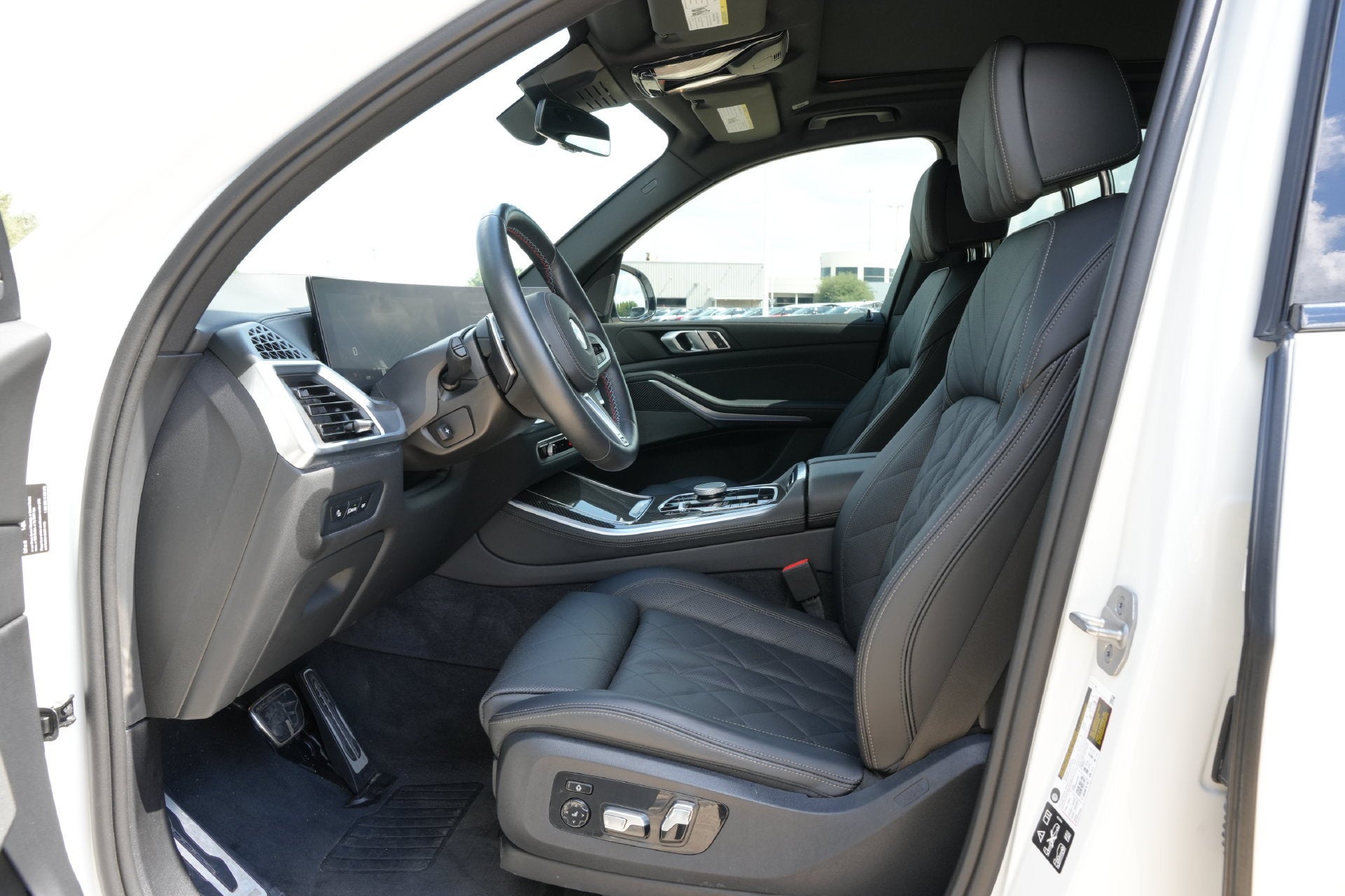 2025 BMW X5 M60i