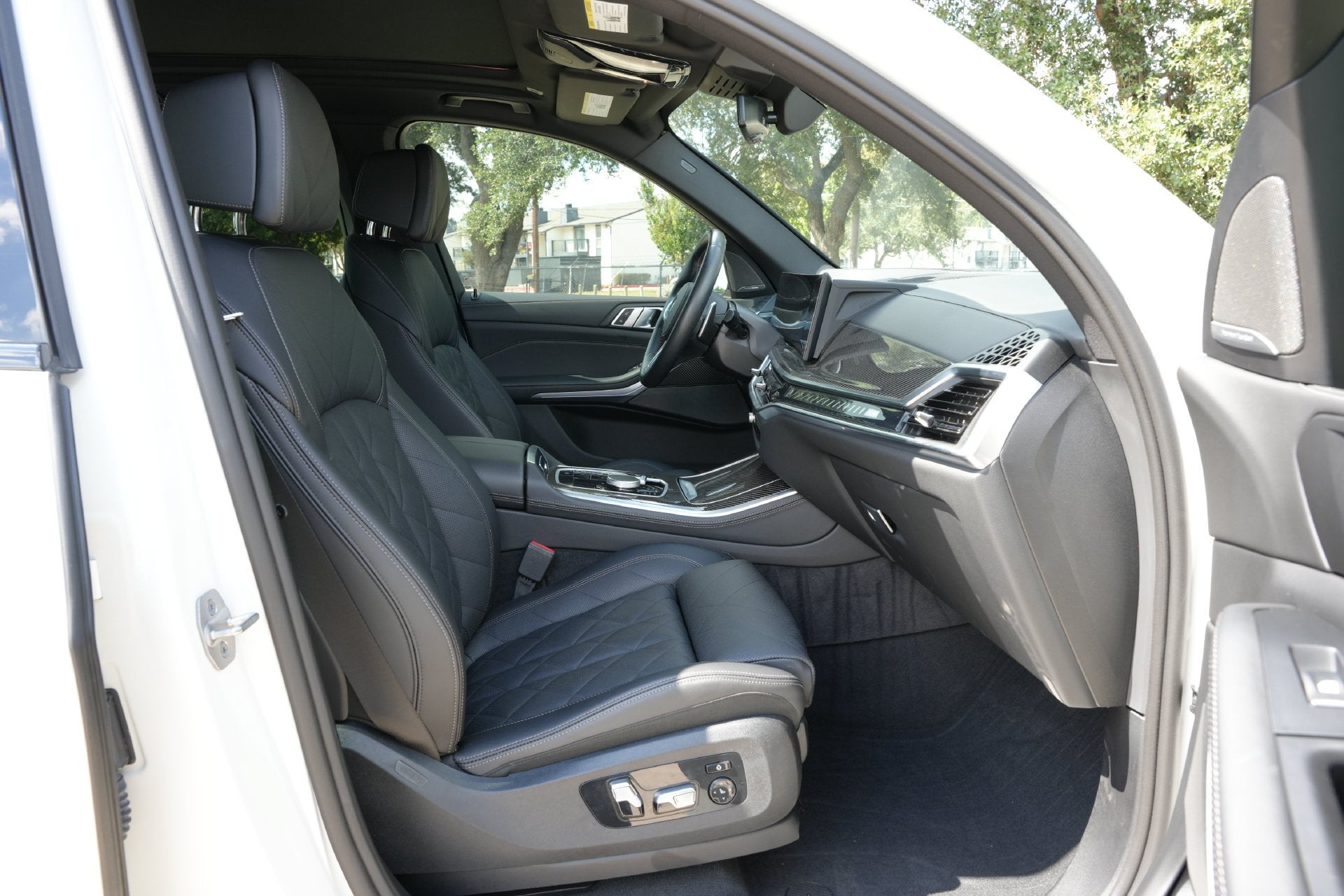 2025 BMW X5 M60i