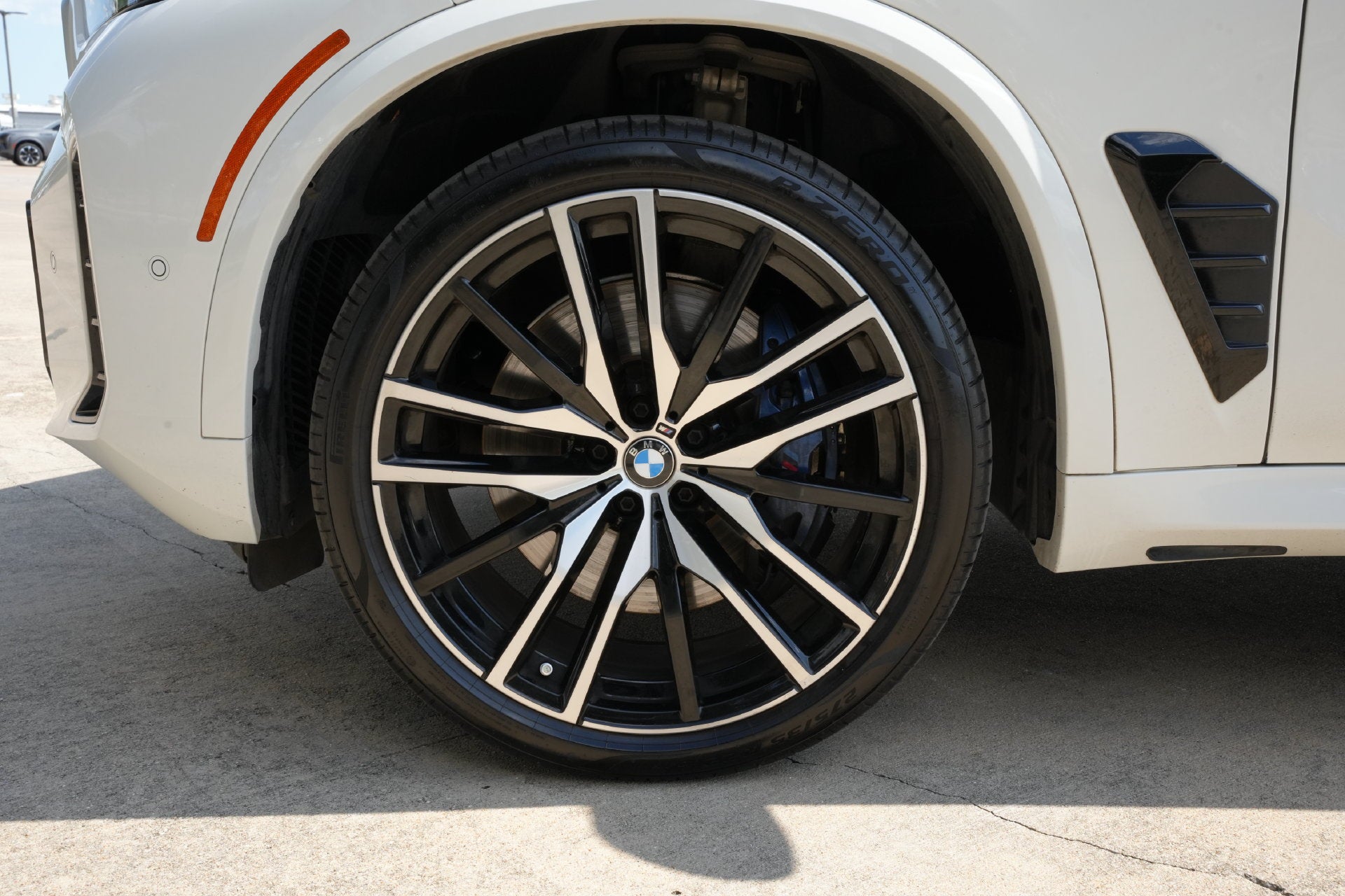 2025 BMW X5 M60i