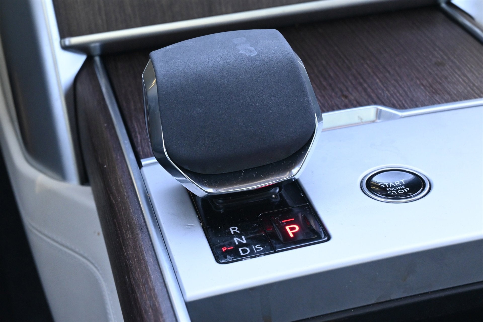 2024 Land Rover Range Rover SE