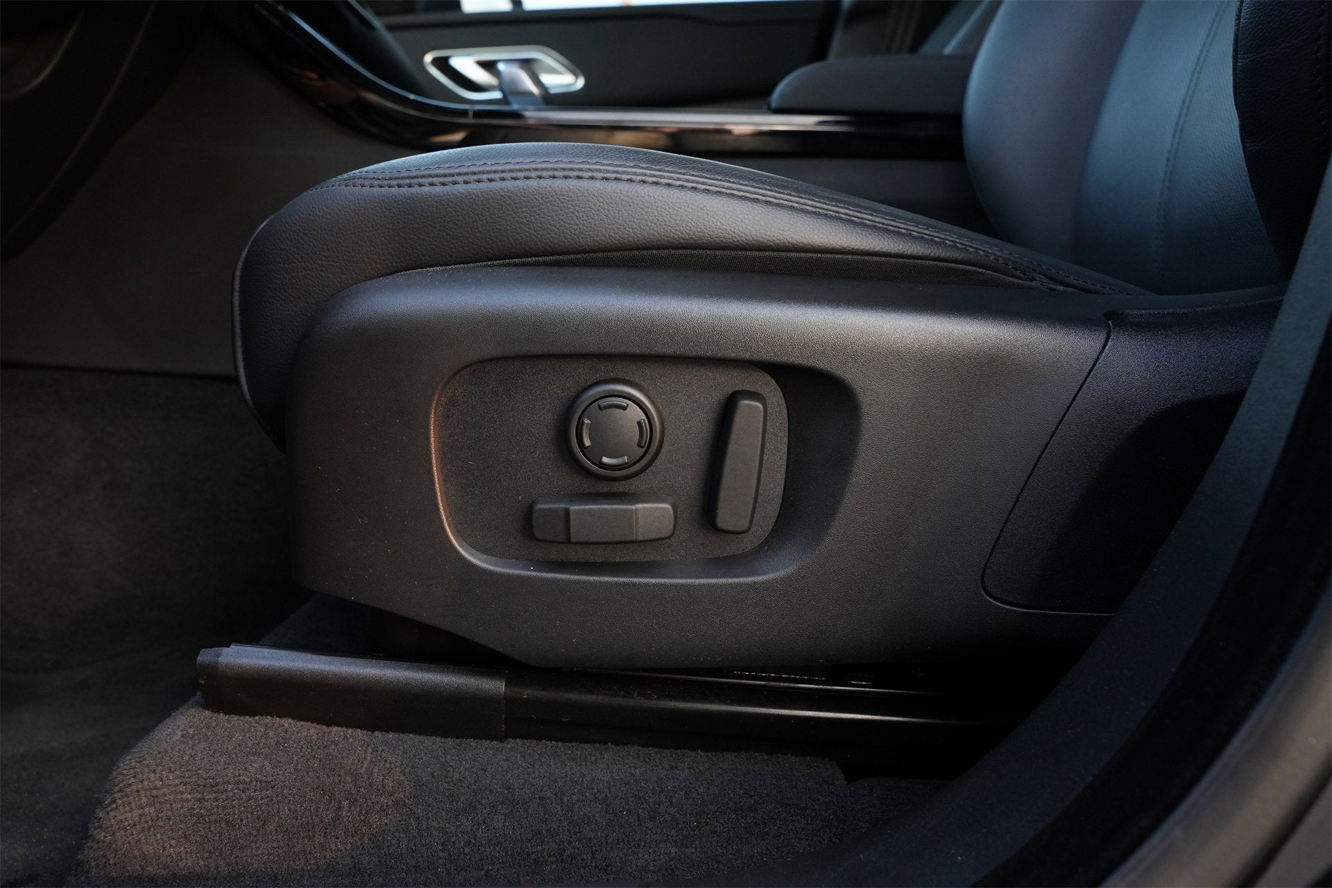 2024 Land Rover Range Rover Velar Dynamic SE