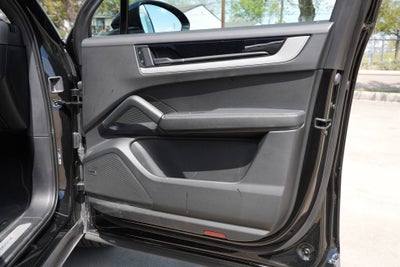 2025 Porsche Cayenne NA