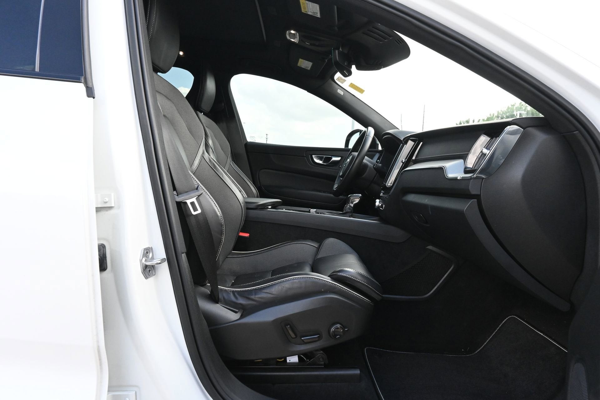 2021 Volvo XC60 R-Design