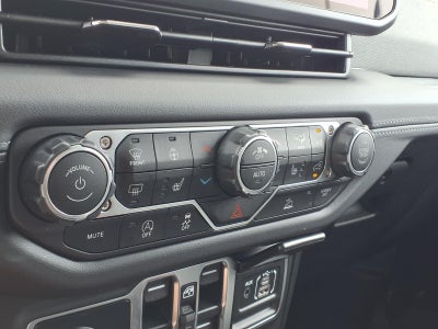 2025 Jeep Wrangler Sahara 4X4