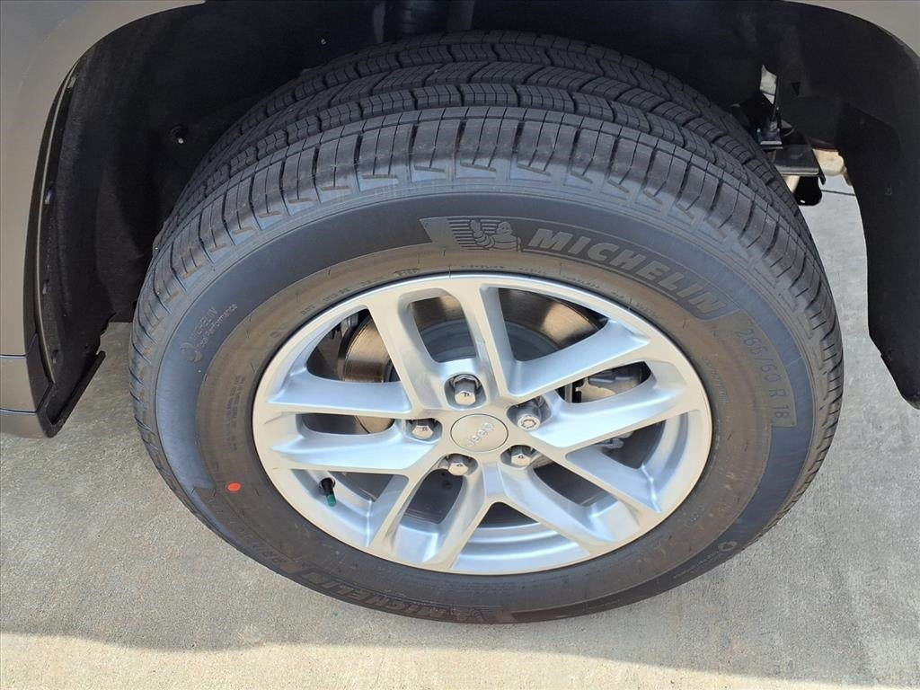 2026 Jeep Grand Cherokee Laredo