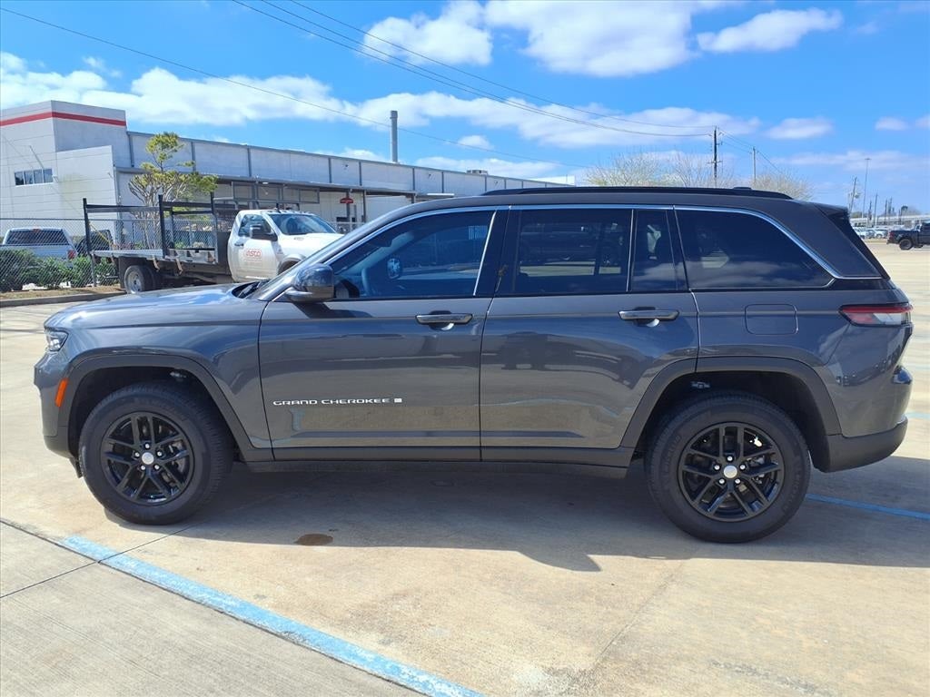 2025 Jeep Grand Cherokee Laredo