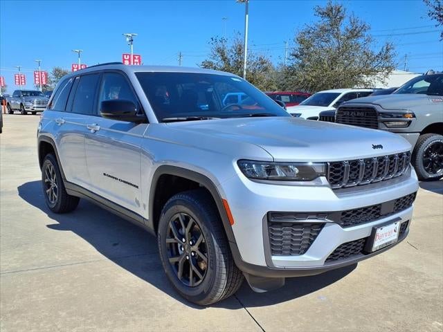 2026 Jeep Grand Cherokee Laredo