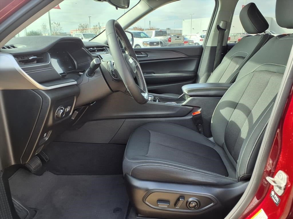 2023 Jeep Grand Cherokee L Laredo APPLE CARPLAY & ANDROID AUTO