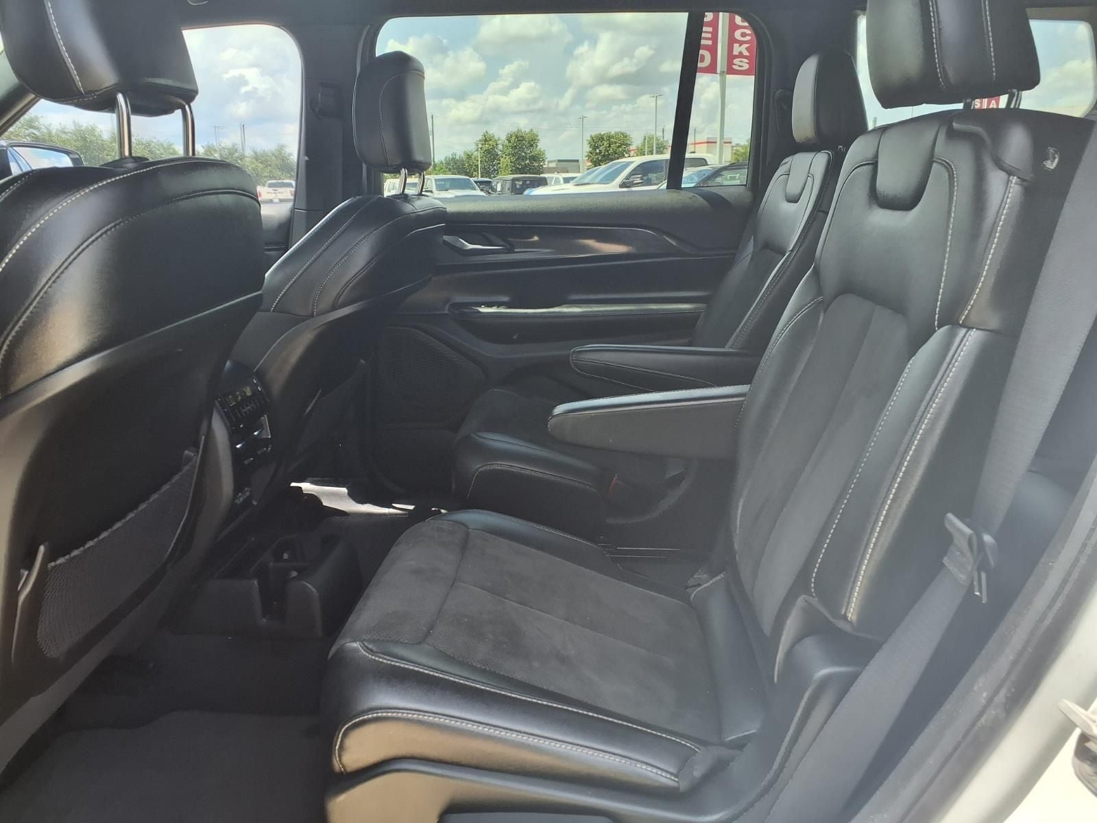 2023 Jeep Grand Cherokee L Altitude APPEARANCE PKG