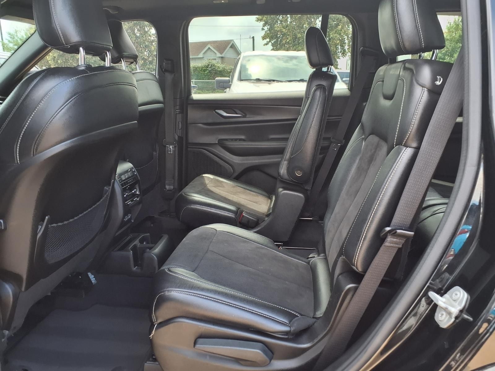 2023 Jeep Grand Cherokee L Altitude 4X4 SUNROOF