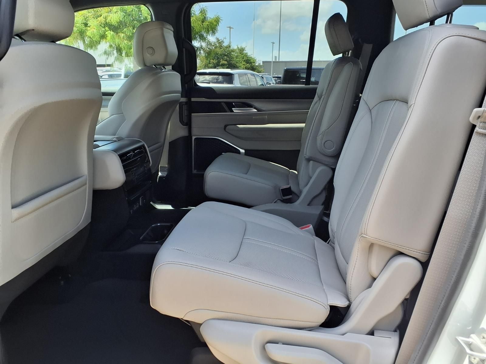 2026 Jeep Grand Wagoneer 4x2