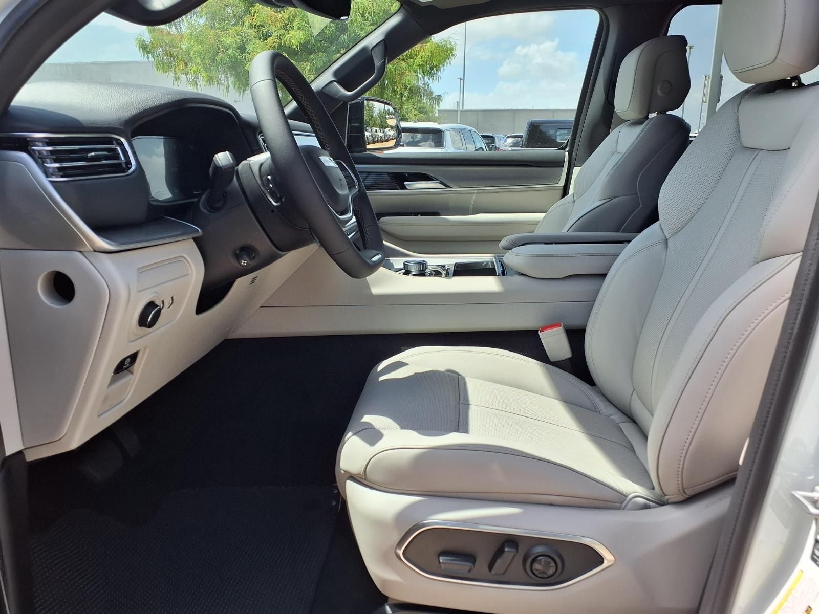 2026 Jeep Grand Wagoneer 4x2