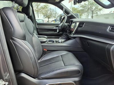 2024 Jeep Wagoneer L Series II BLIND-SPOT & PARKSENSE­®