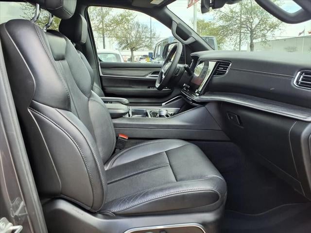 2024 Jeep Wagoneer L Series II BLIND-SPOT & PARKSENSE­®