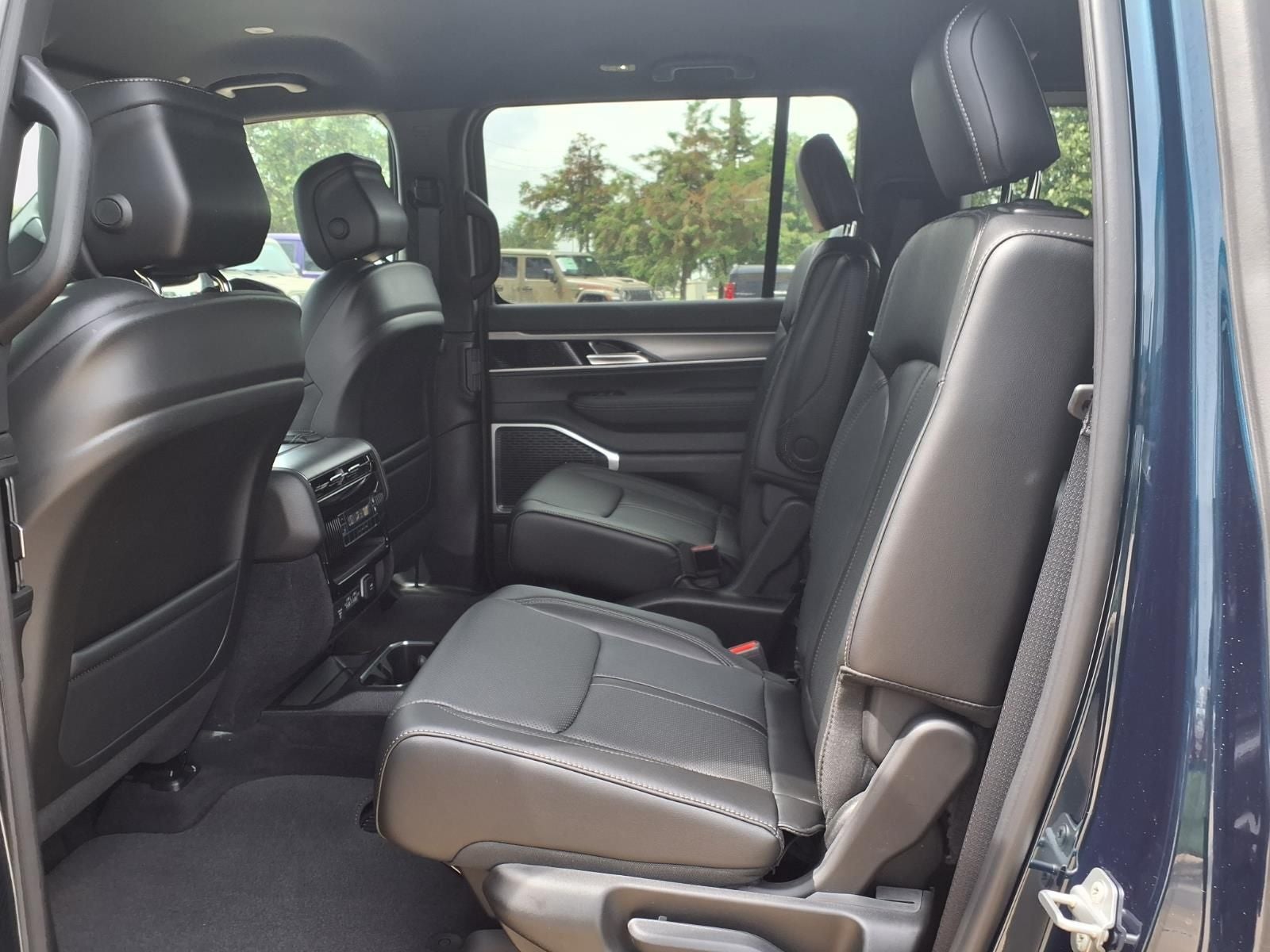 2026 Jeep Grand Wagoneer 4x2