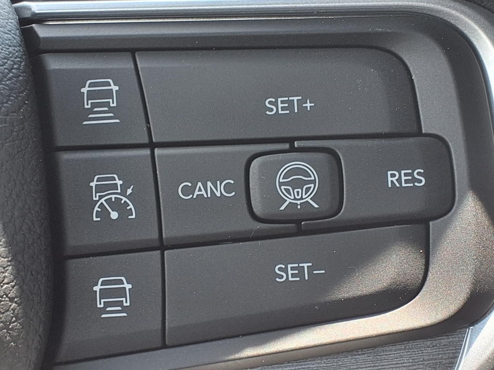 2026 Jeep Grand Wagoneer 4x2
