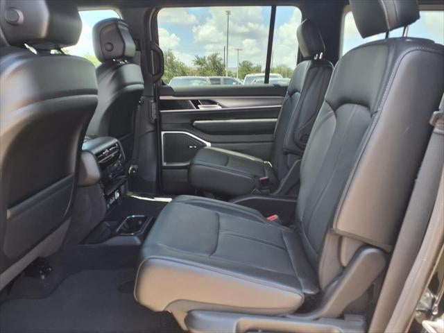 2026 Jeep Grand Wagoneer 4x2