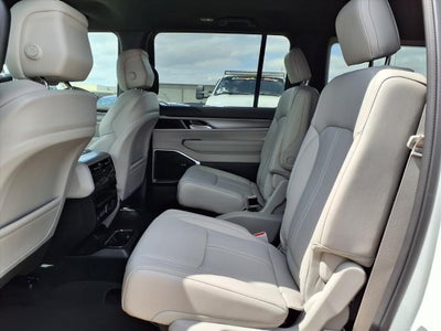 2026 Jeep Grand Wagoneer 4x2